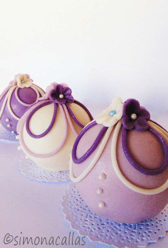 Bauble-cakes-3