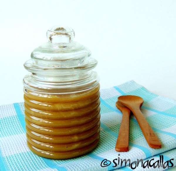 Vegan Caramel Sauce Recipe (non dairy caramel sauce) simonacallas