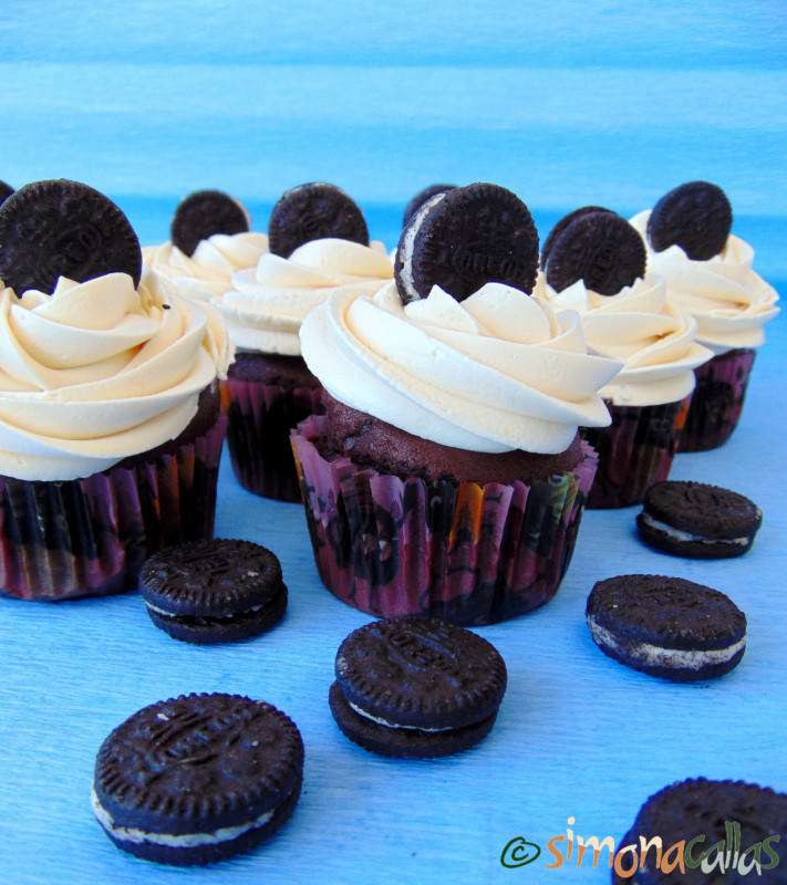 Oreo-Chocolate-Cupcakes-2