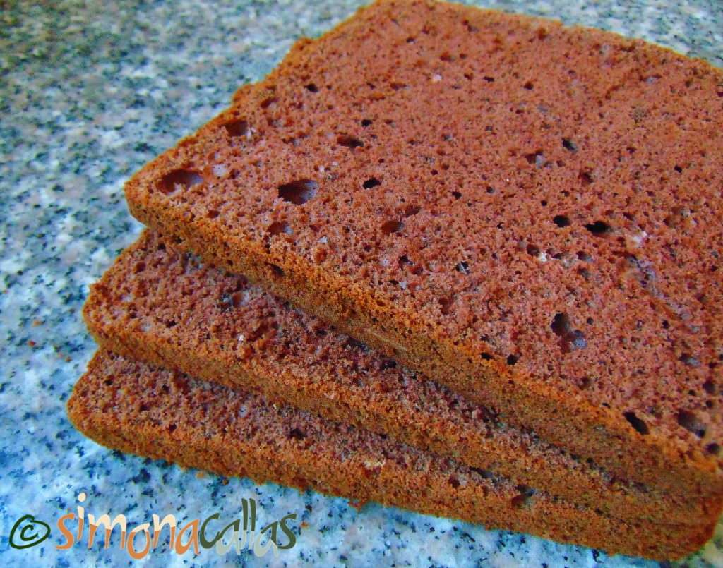 Prajitura Comandor cu ciocolata si frisca Blat de tort cu cacao Pandispan pufos cu cacao