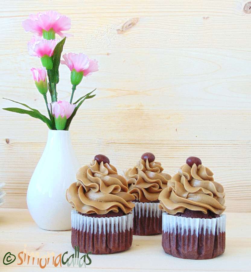 Cupcakes cu ciocolata si crema de ness
