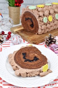 Tort tricotat Rulada festiva cu ciocolata si cirese