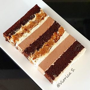 Tort Snickers elegant si delicios