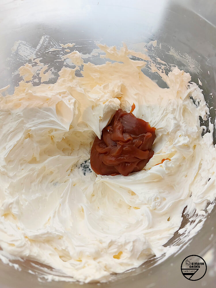 Tort cu mere nuci si caramel karamel buttercream frosting recipe rezept