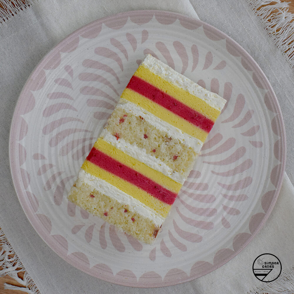 Tort cu zmeura mango si cocos