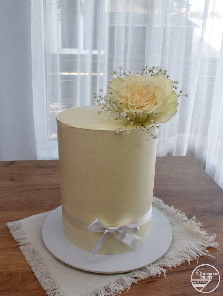 Tort cu zmeura mango si cocos white wedding cake recipe minimalist cake coconut raspberry mango cake