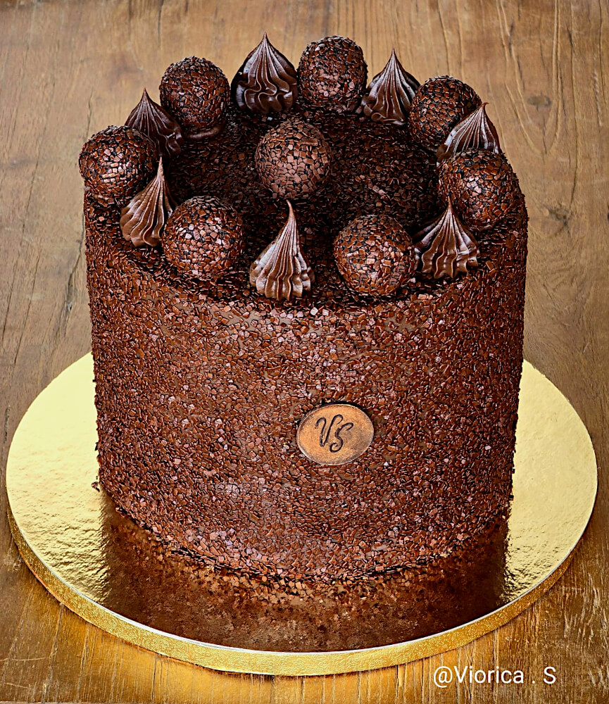 Tort de ciocolata Brigadeiro Tort de ciocolata Brigadeiro