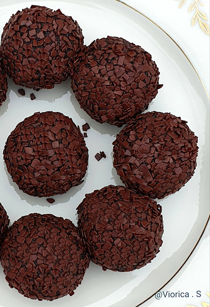 Tort de ciocolata Brigadeiro Tort de ciocolata Brigadeiro