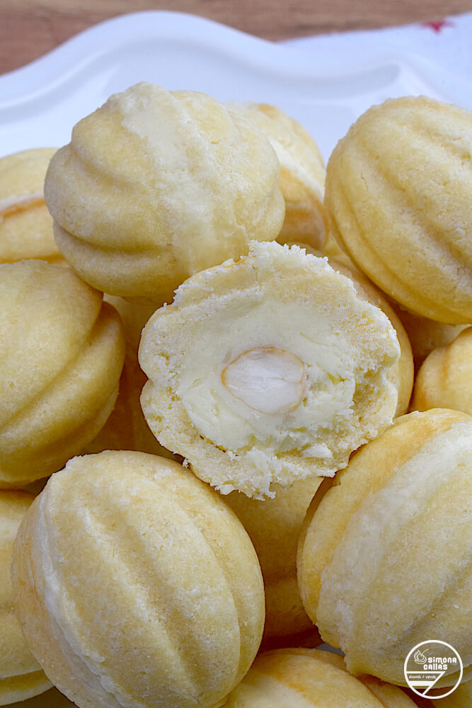 Nuci marmorate cu crema de ciocolata Fursecuri Raffaello prajituri de casa