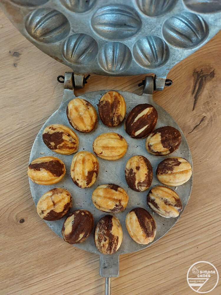 Nuci marmorate cu crema de ciocolata Fursecuri de casa prajituri Craciun retete usoare